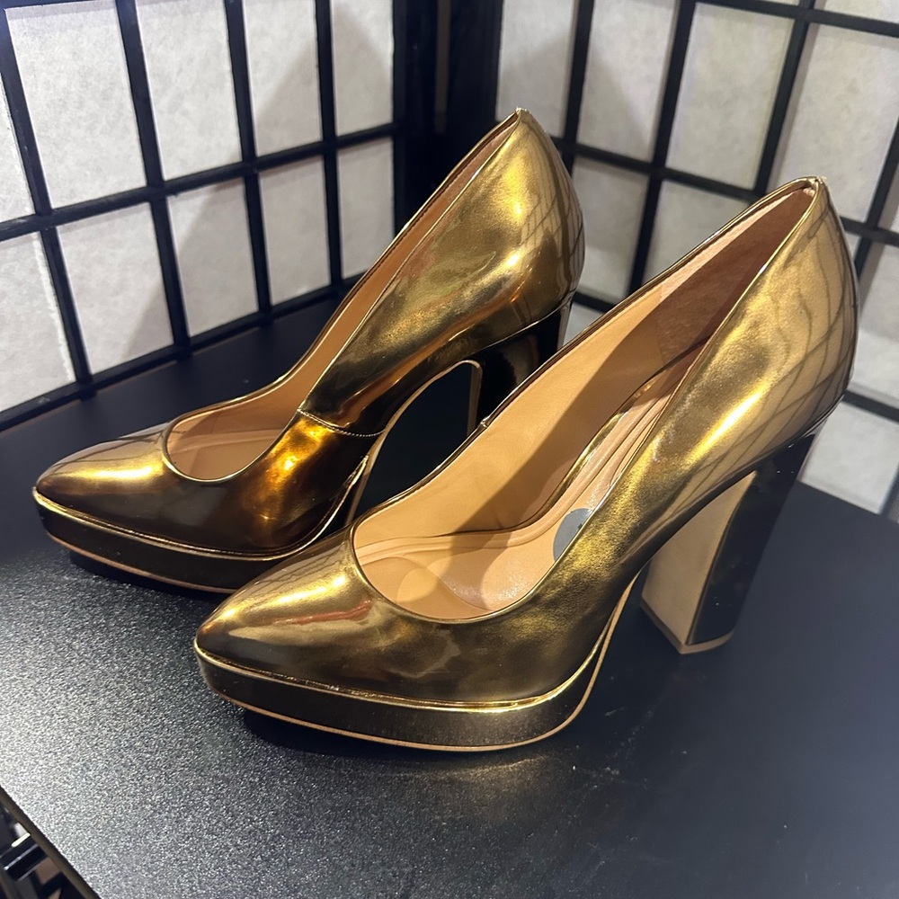 New Metallic Gold Jessica Simpson Platform Pumps